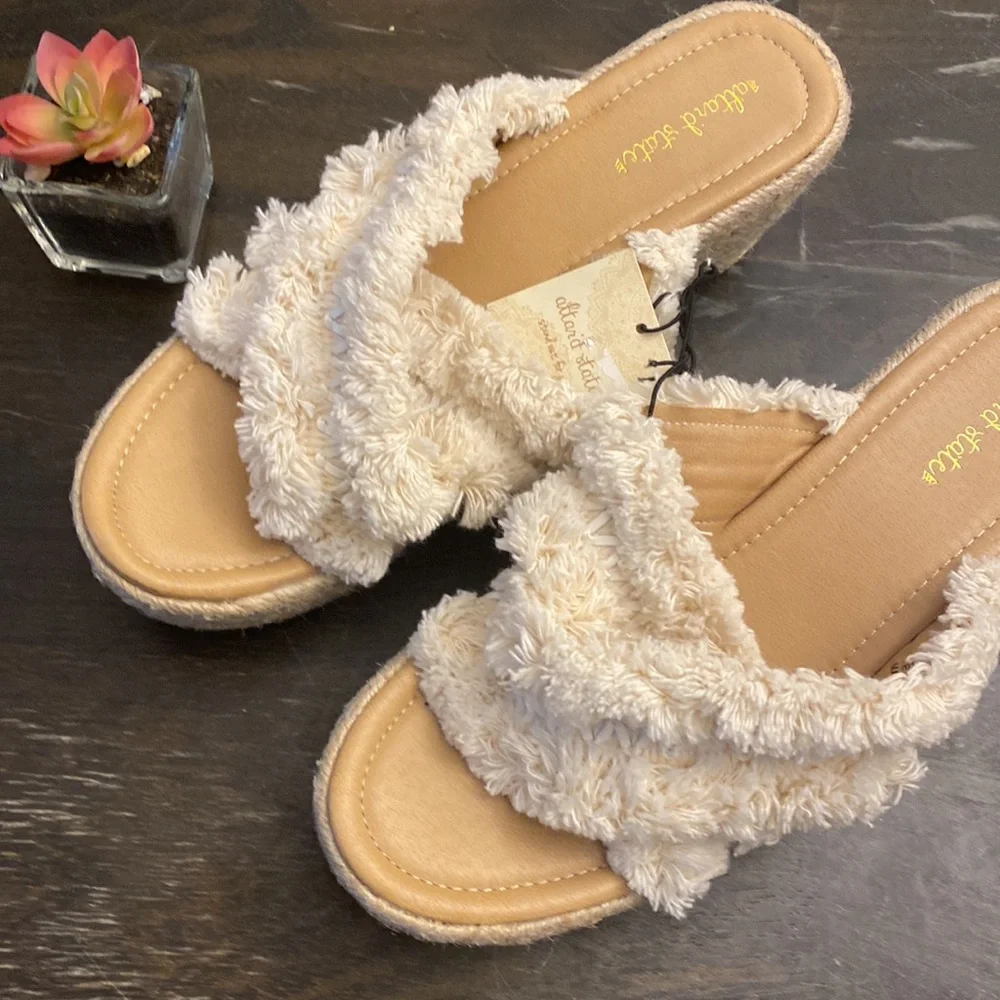 NWT Altar’d State | Wales Furry Platform Wedge espadrille sandals women size 9